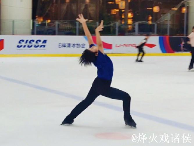 小明的花滑日常|我妈建议找个壮汉助我完成四周旋转 小明的花滑日常|我妈建议找个壮汉助我完成四周旋转